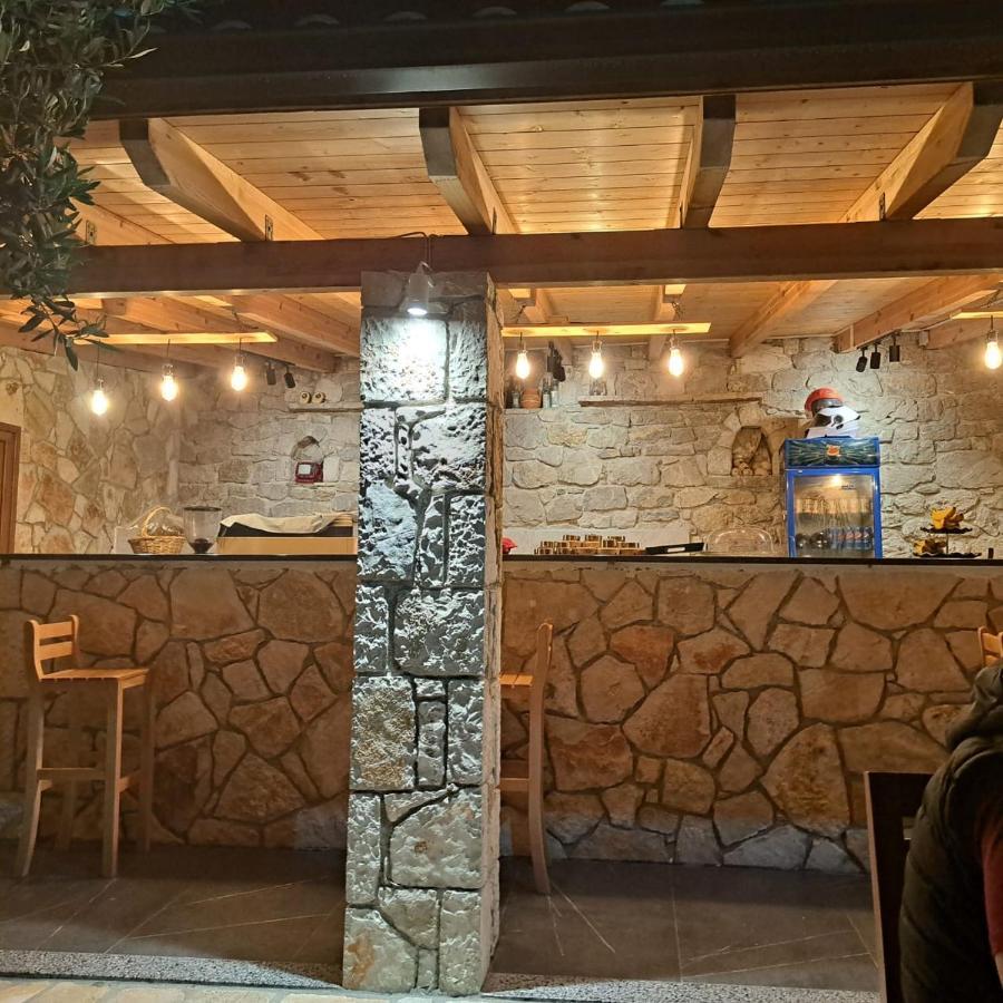 Hotel Mesun Himare Exterior foto